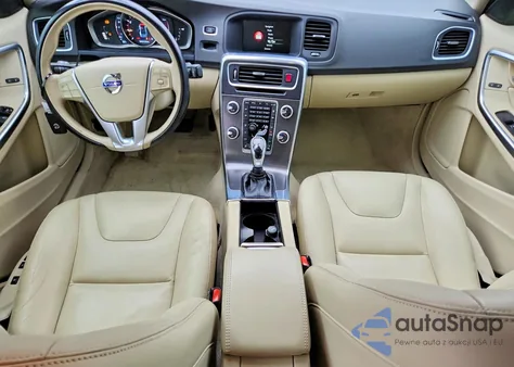 2015 Volvo S60 Premier z USA, uszkodzony, nr VIN YV140MFK0F1356687